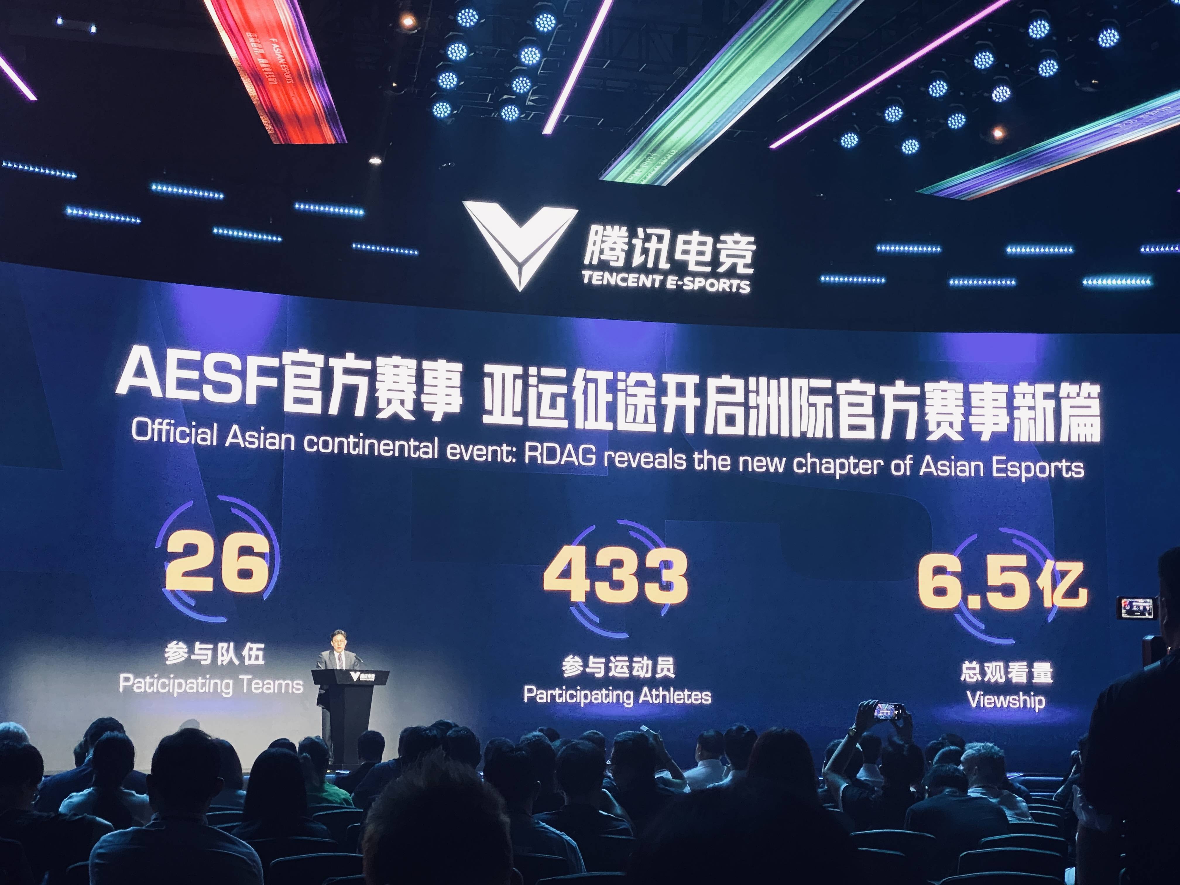 姑们笑着应 姑们笑着应